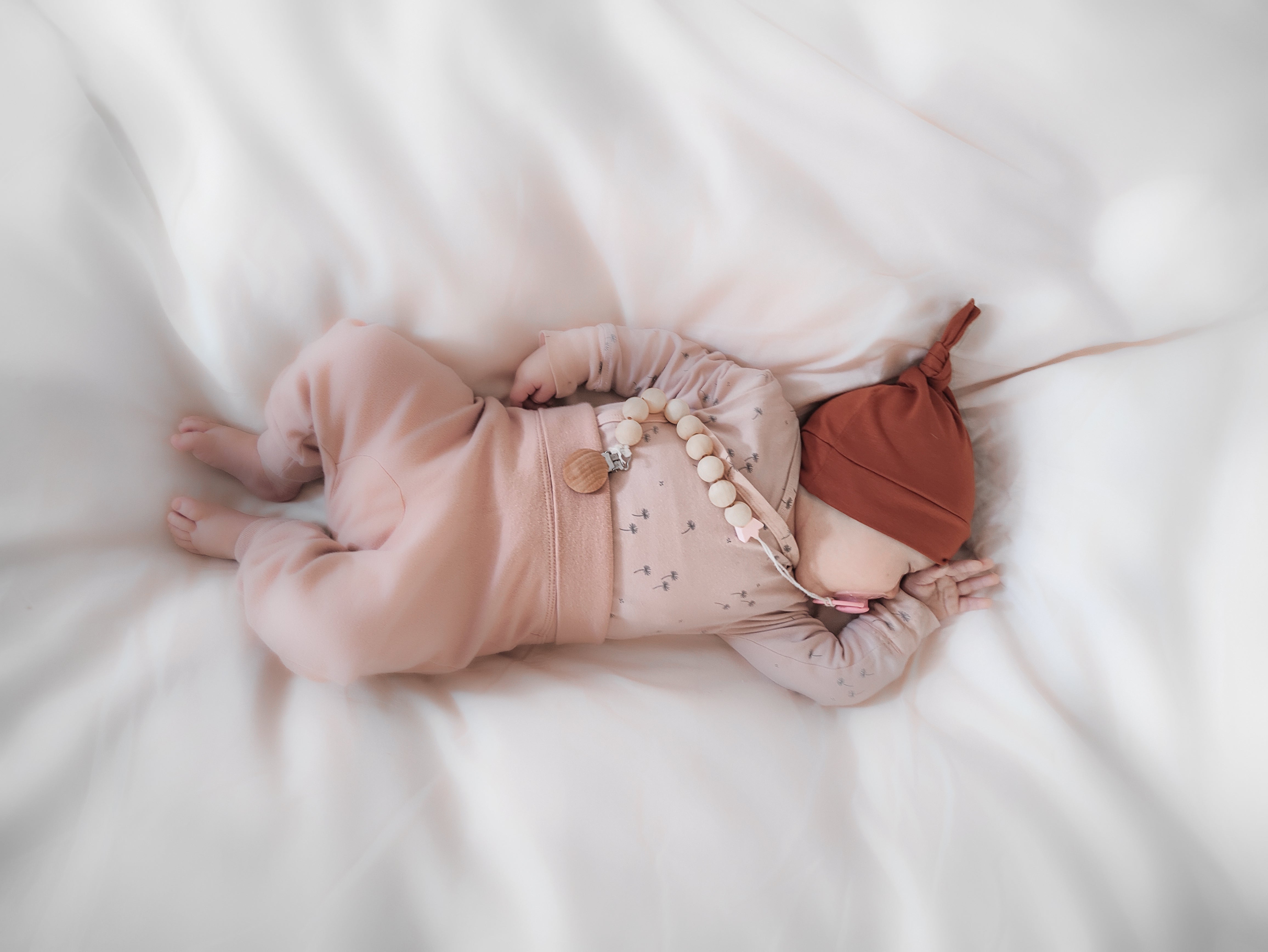Newborn knot hat