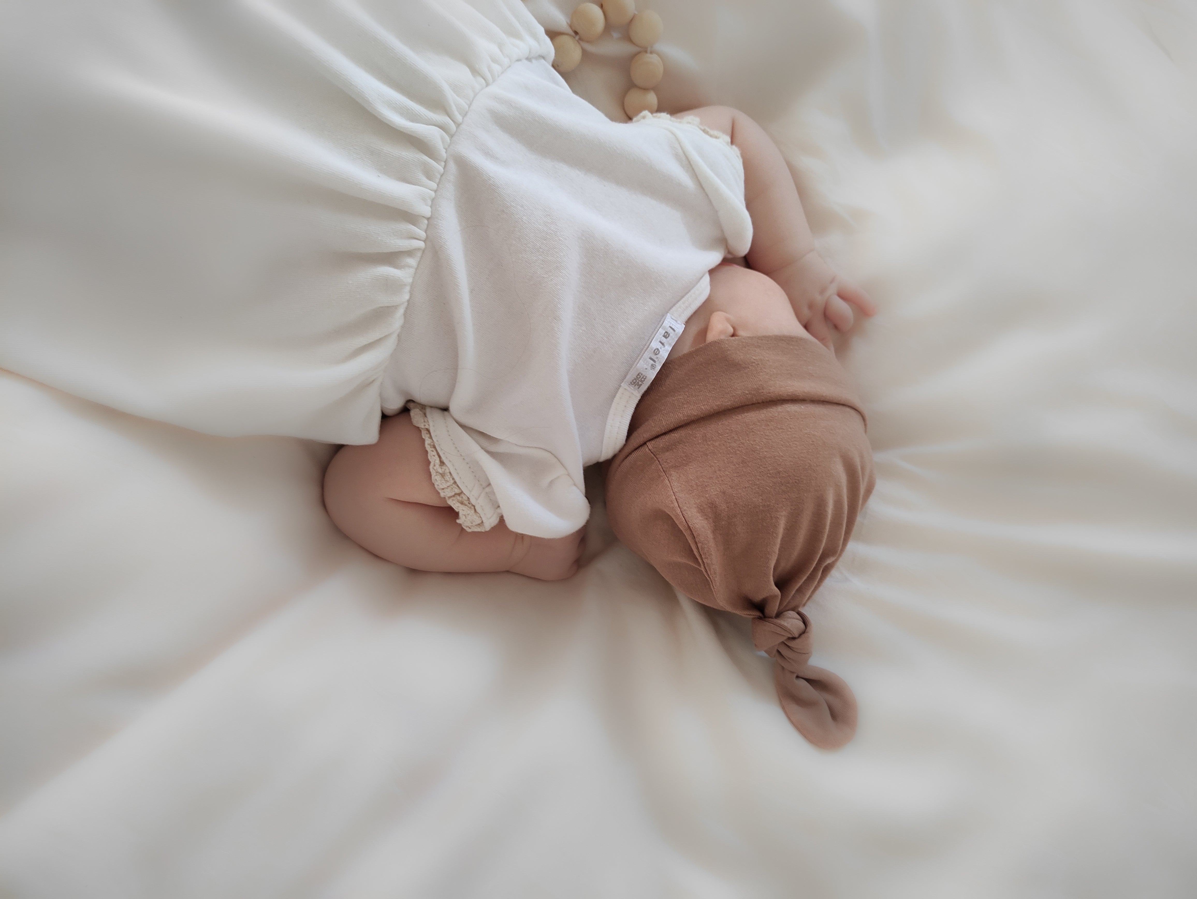 Newborn knot hat