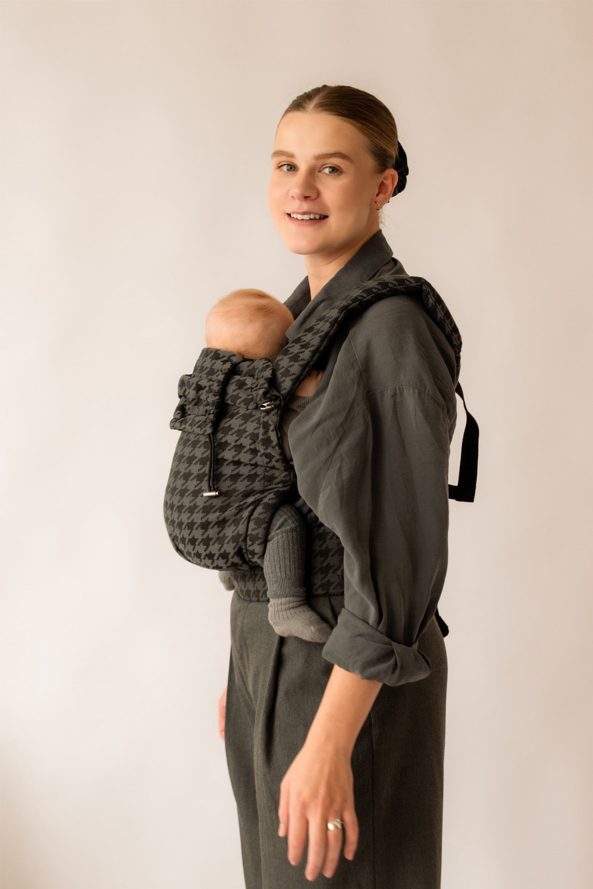 Nosič pre novorodencov tmavo šedá kohútia stopa