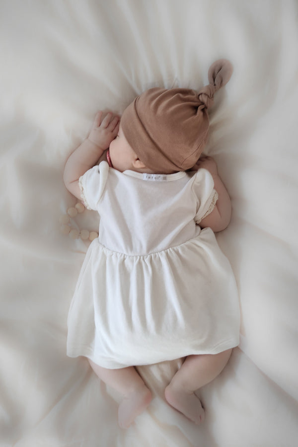 Newborn knot hat